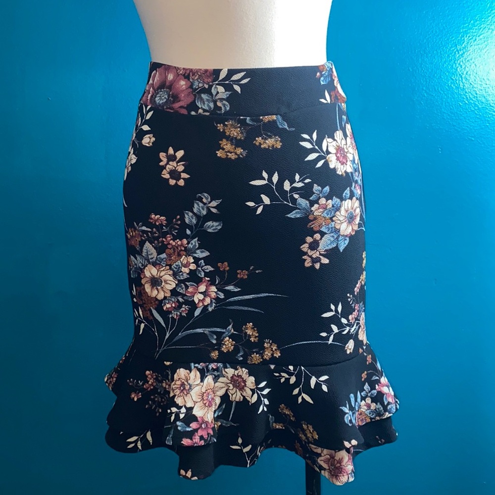 Ruffled hem floral midi skirt